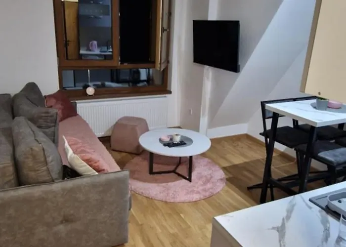 Divcinova C19 Princess アパート Divčibare